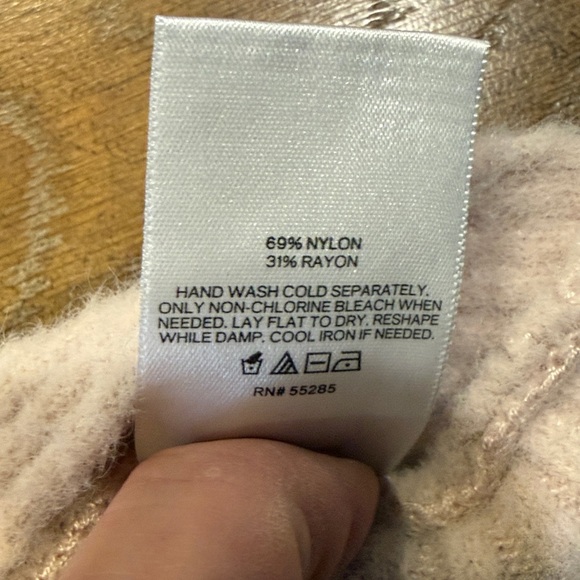 Express Women's V-Neck Sweater in Soft Beige Size Small - Picture 5 of 6